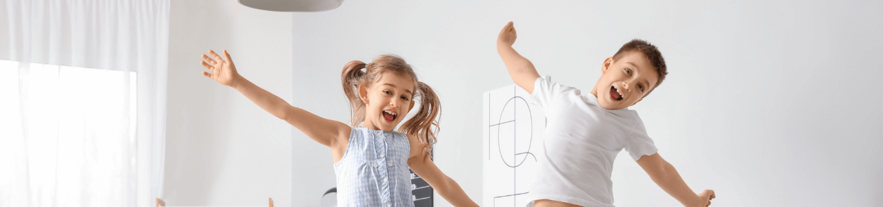 Glückliche Kinder nach Besuch bei Kinderzahnarzt Starnberg Dr. von Finckenstein